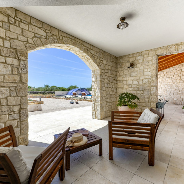 Vila Perosa, Vila Perosa s grijanim i natkrivenim bazenom, Zaton, Dalmacija Zaton